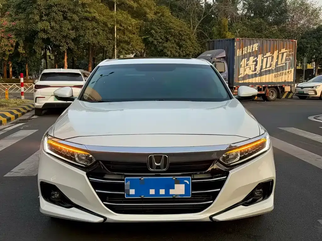 Honda Accord — фото 8