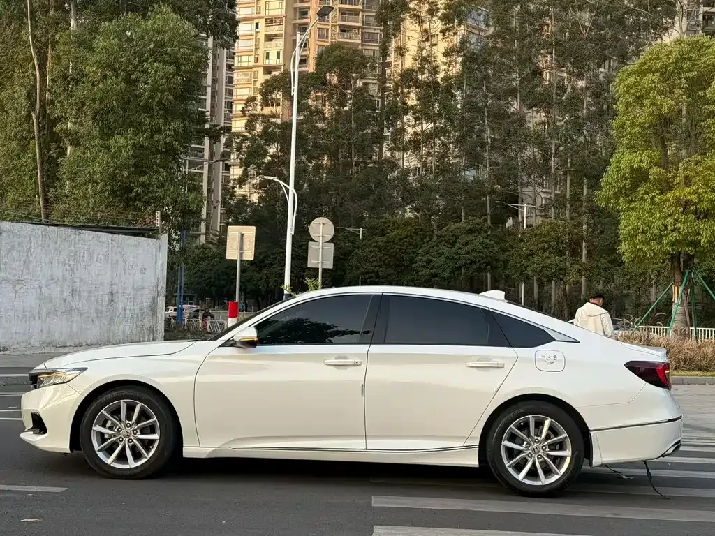 Honda Accord — фото 7