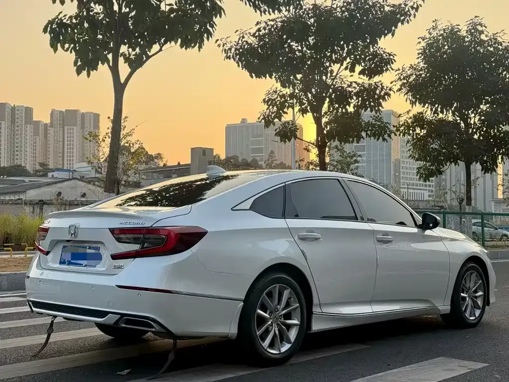 Honda Accord — фото 6