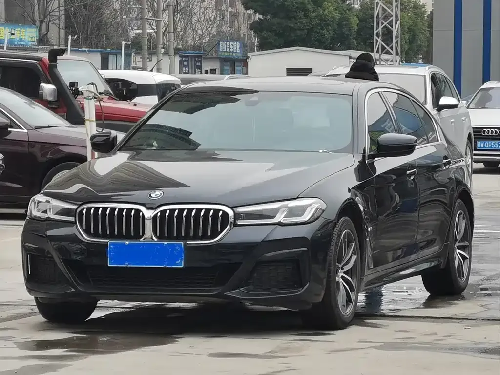 BMW 5 Series — фото 1