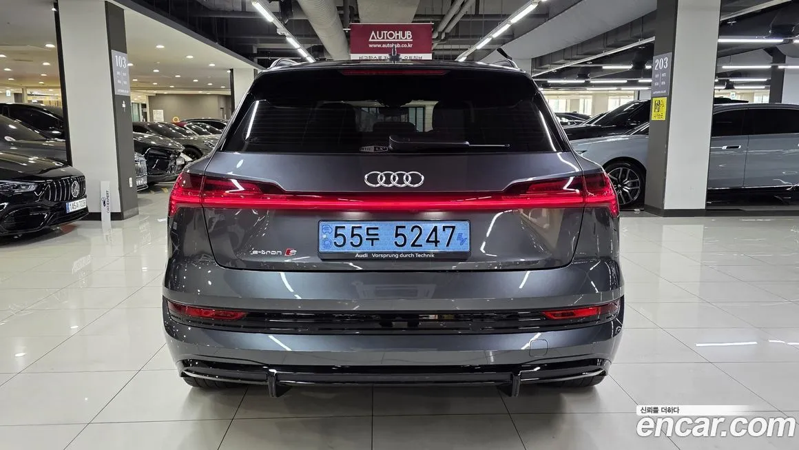 Audi e-tron — фото 2