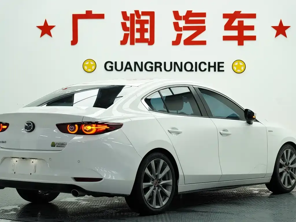Mazda 3 Axela — фото 4