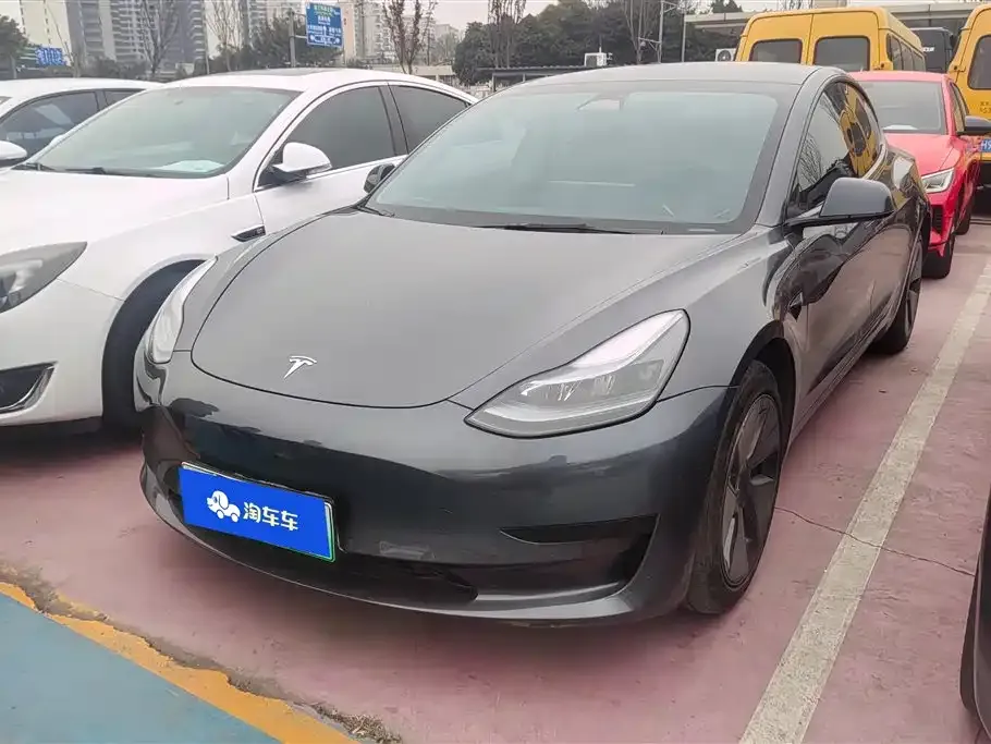 Tesla Model 3 — фото 1