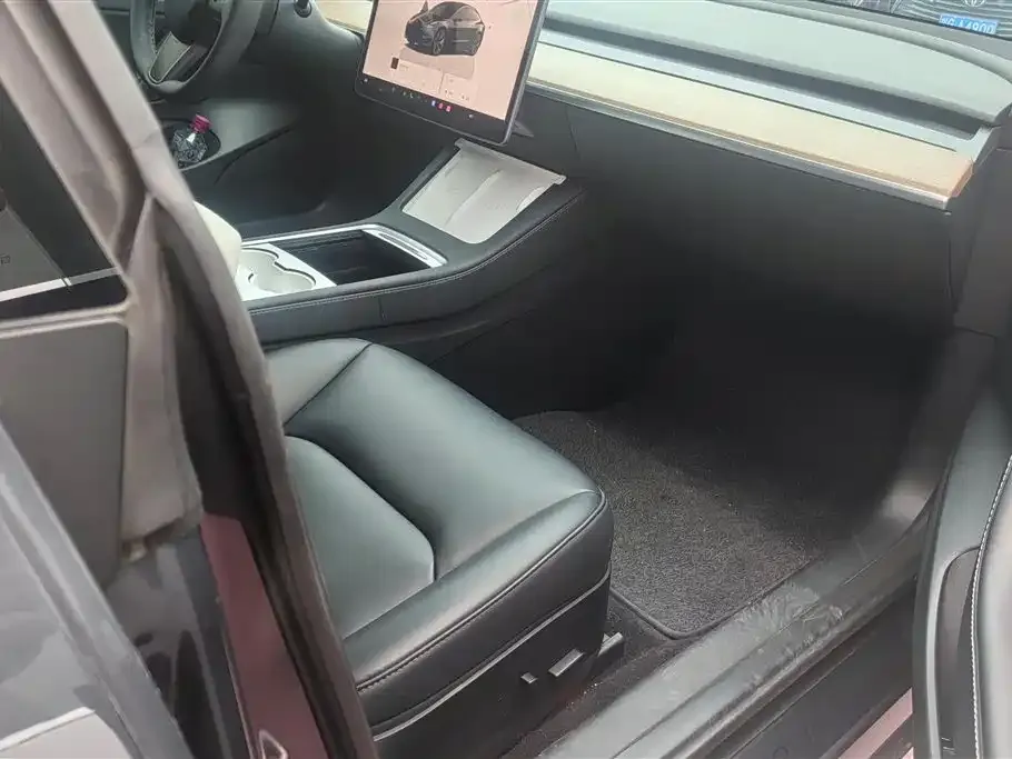Tesla Model 3 — фото 9
