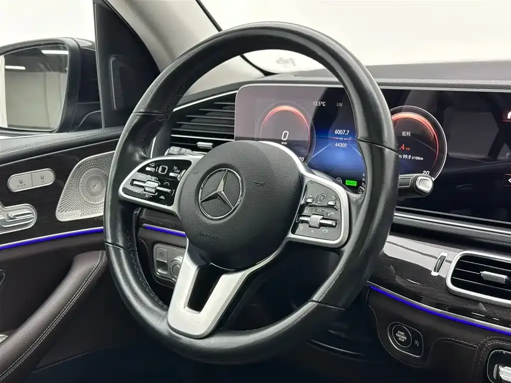 Mercedes-Benz GLS — фото 6