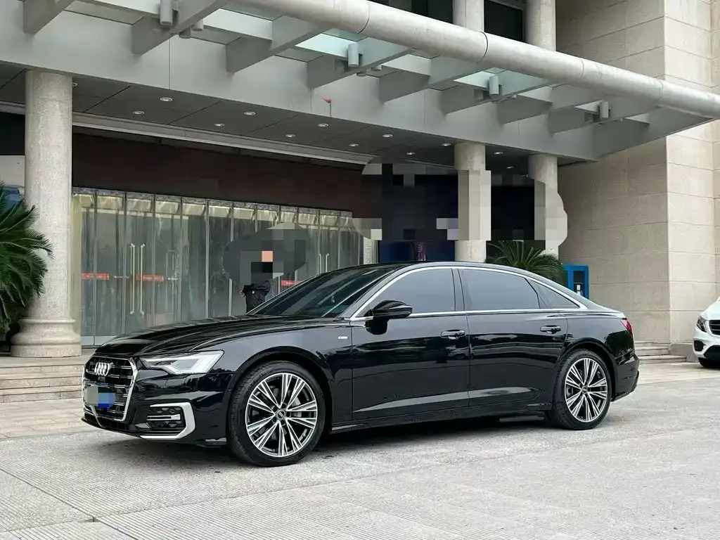 Audi A6L — фото 1