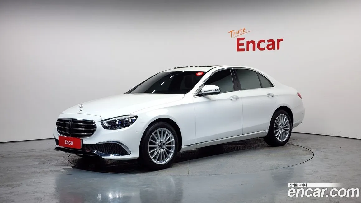 Mercedes-Benz E-Class — фото 1
