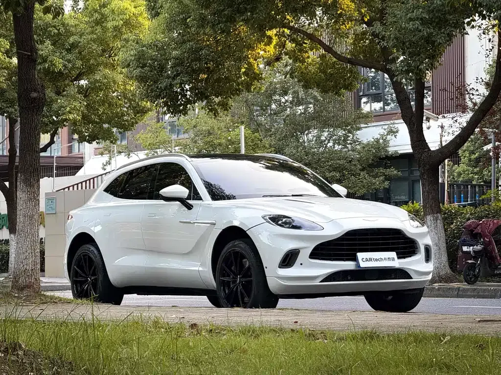 Aston Martin DBX — фото 4