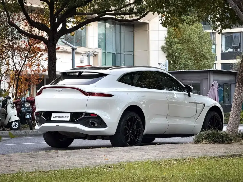 Aston Martin DBX — фото 3