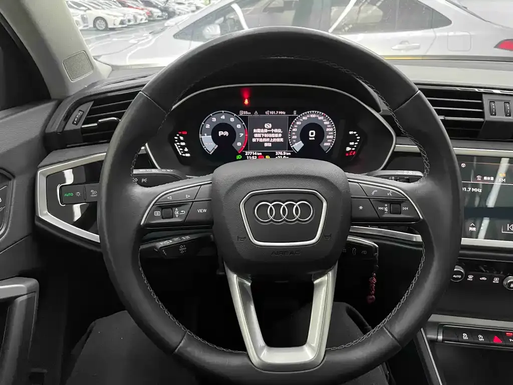 Audi Q3 — фото 9