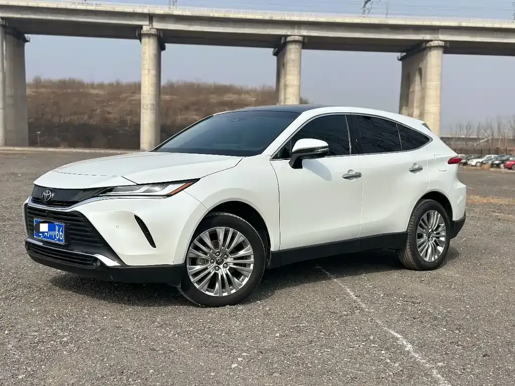 Toyota Harrier — фото 1