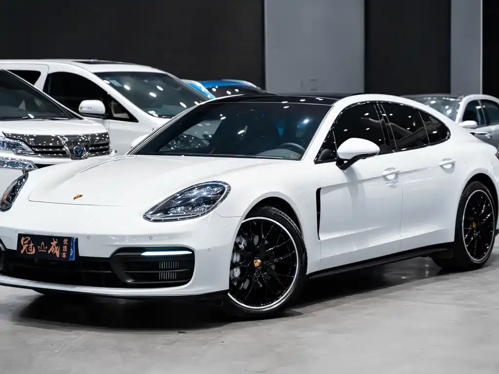 Porsche Panamera — фото 1