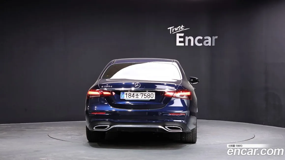 Mercedes-Benz E-Class — фото 2