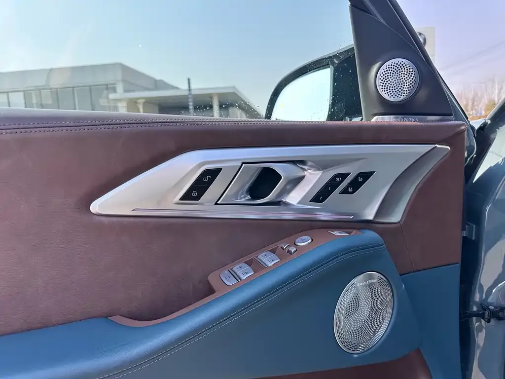 BMW XM — фото 8