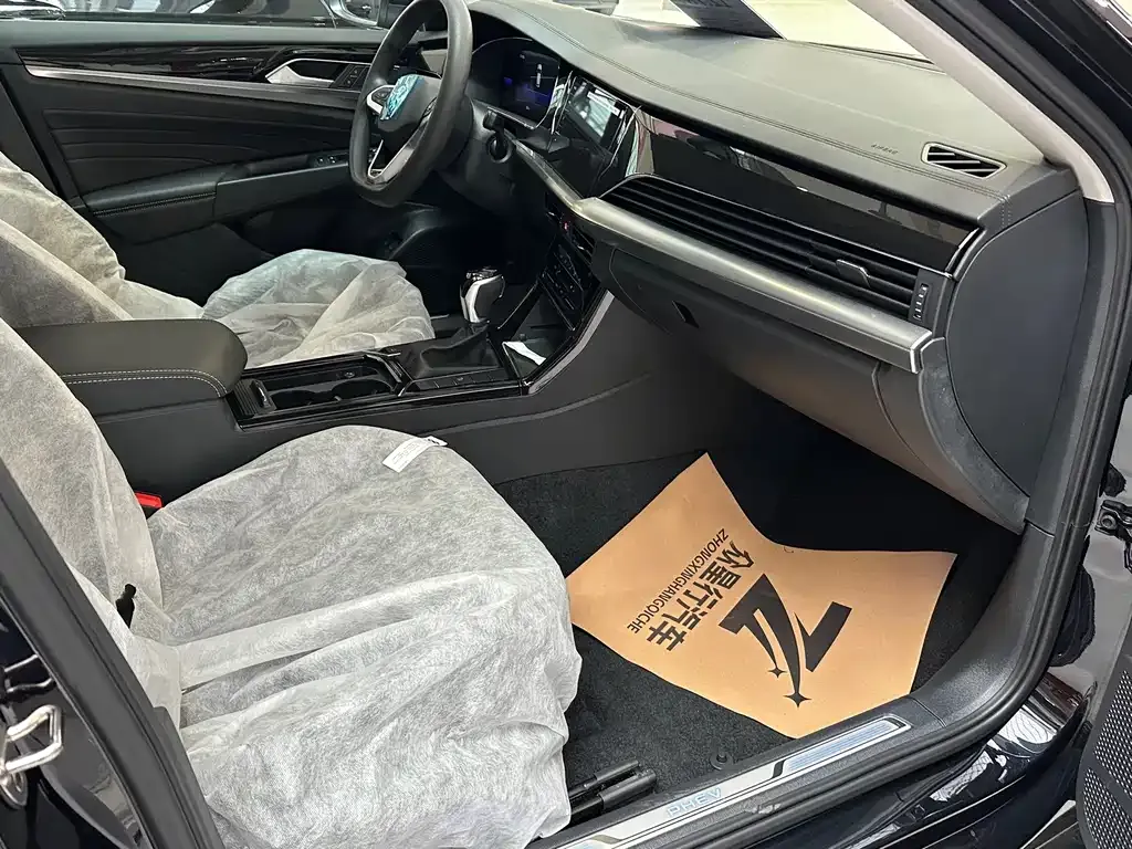 Volkswagen Passat New Energy — фото 3