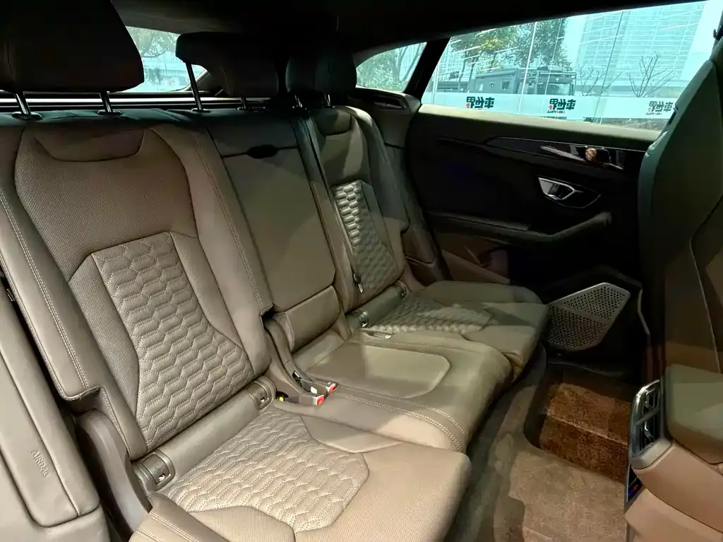 Lamborghini Urus — фото 9