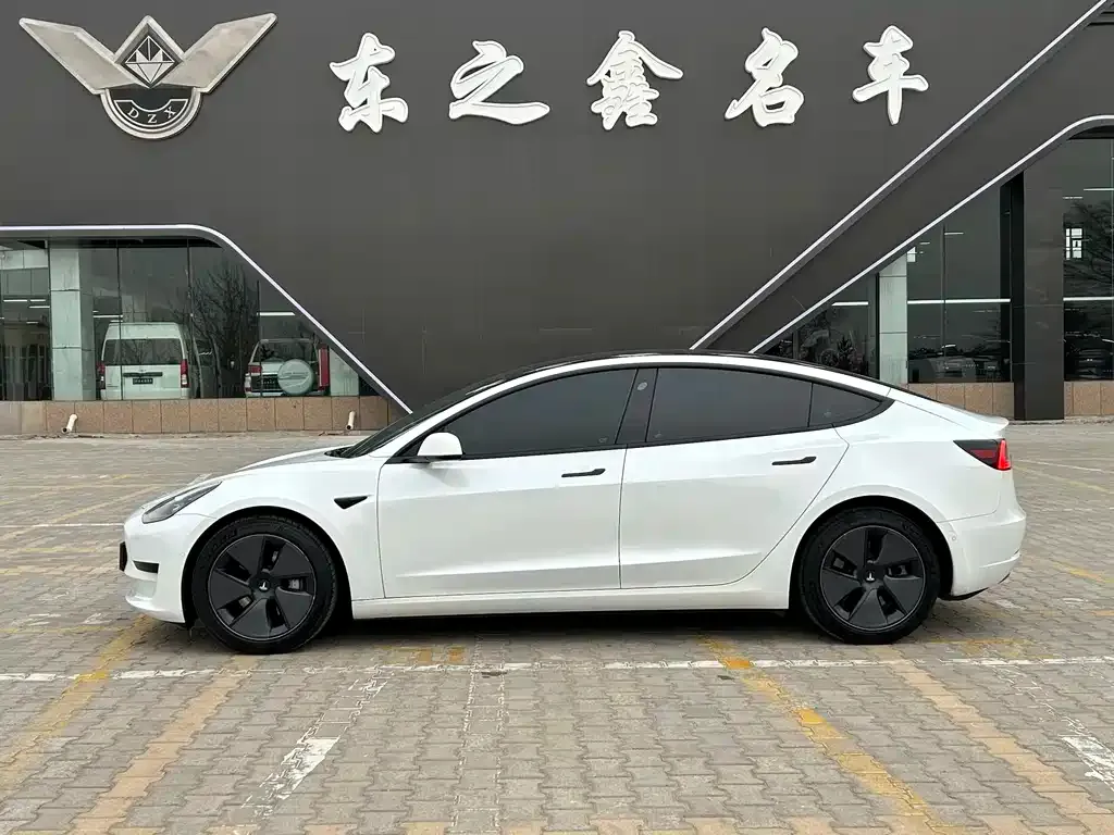 Tesla Model 3 — фото 9