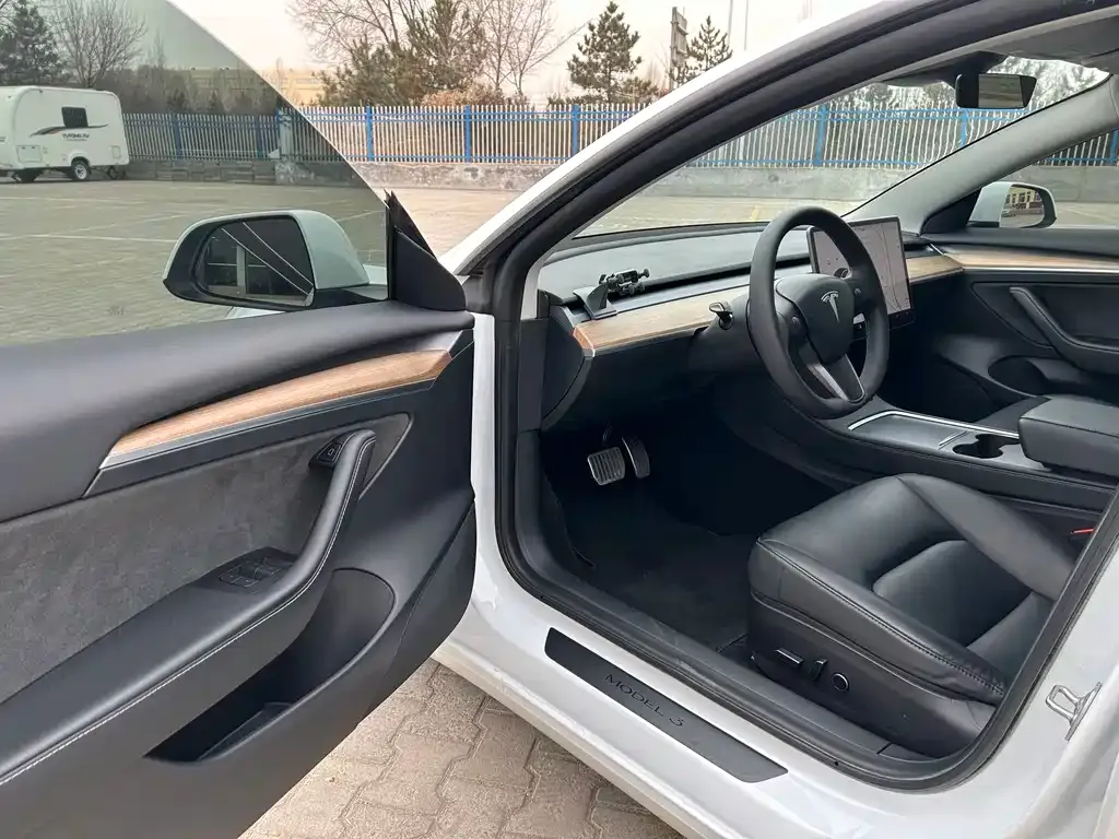 Tesla Model 3 — фото 4