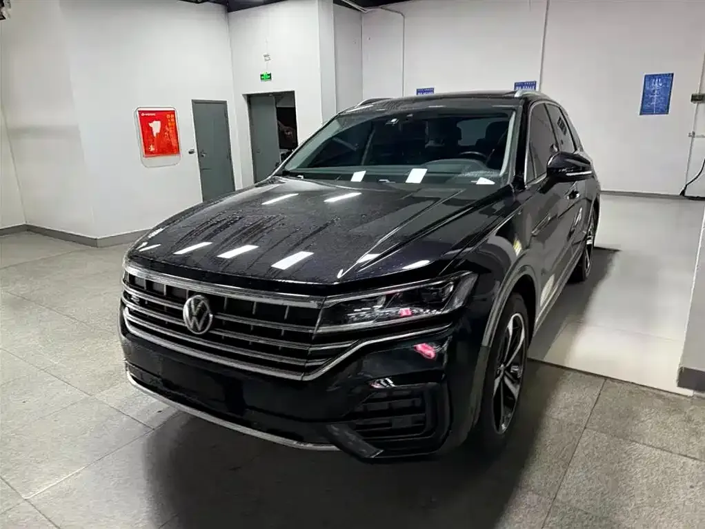 Volkswagen Touareg — фото 1