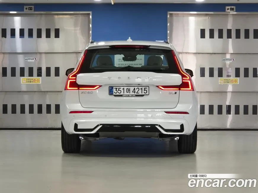 Volvo XC60 — фото 7