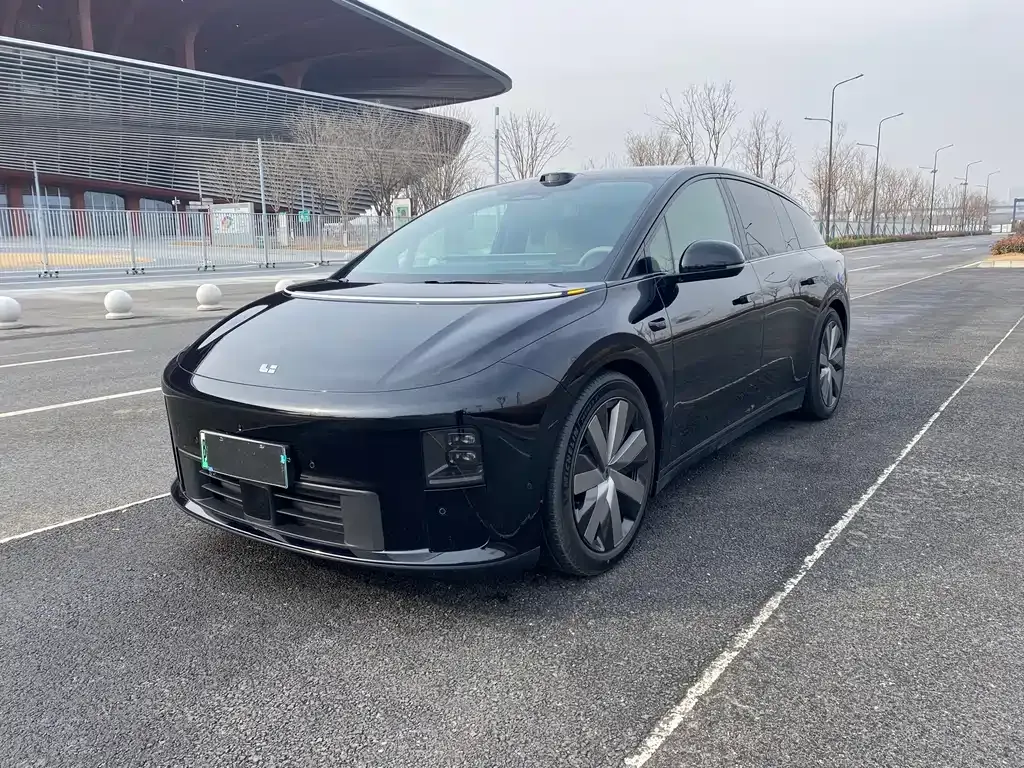 Li Auto i6 — фото 1