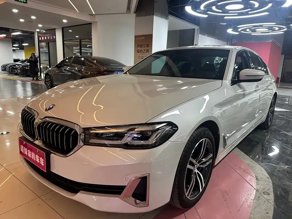 BMW 5 Series — фото 1