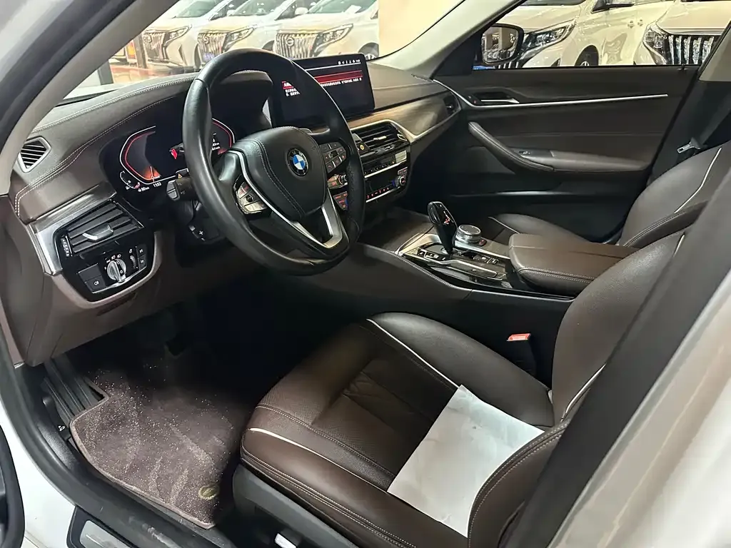 BMW 5 Series — фото 10