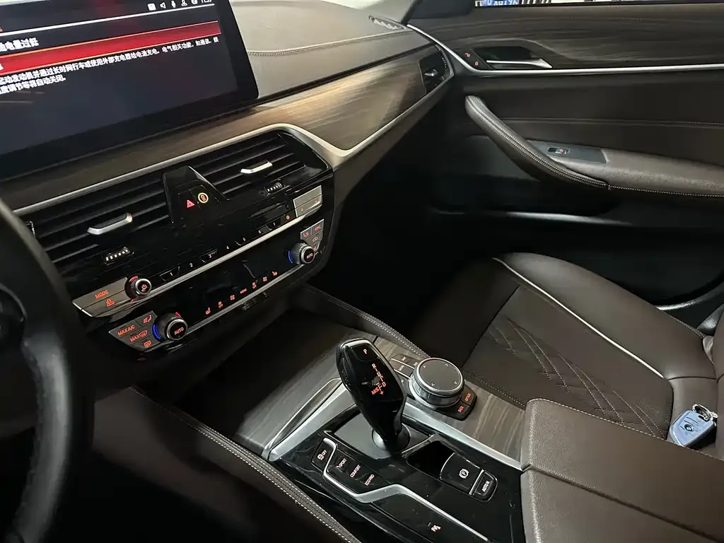 BMW 5 Series — фото 4