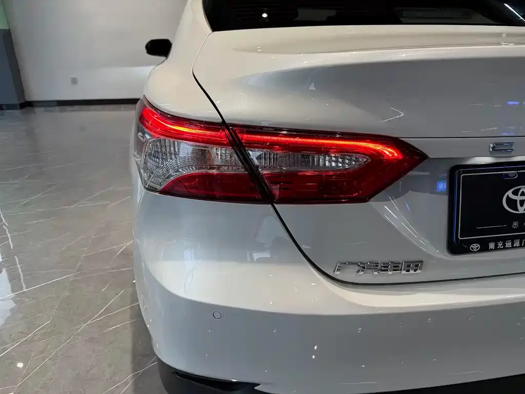 Toyota Camry — фото 8