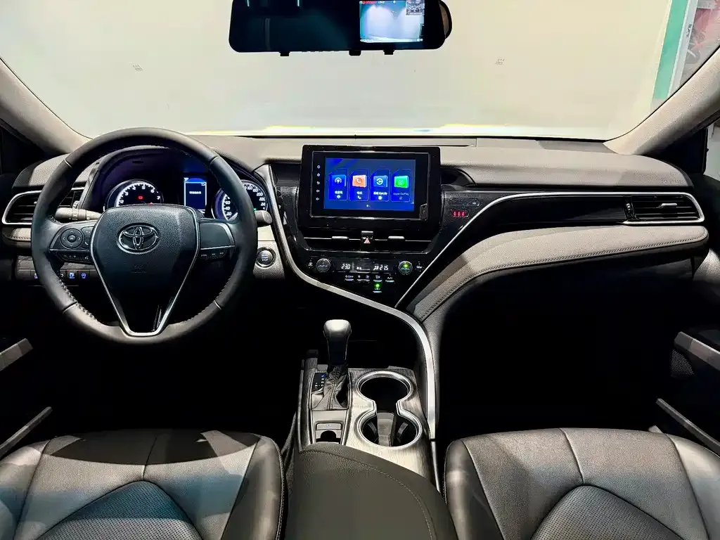 Toyota Camry — фото 7