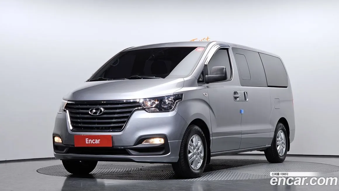 Hyundai Starex — фото 1