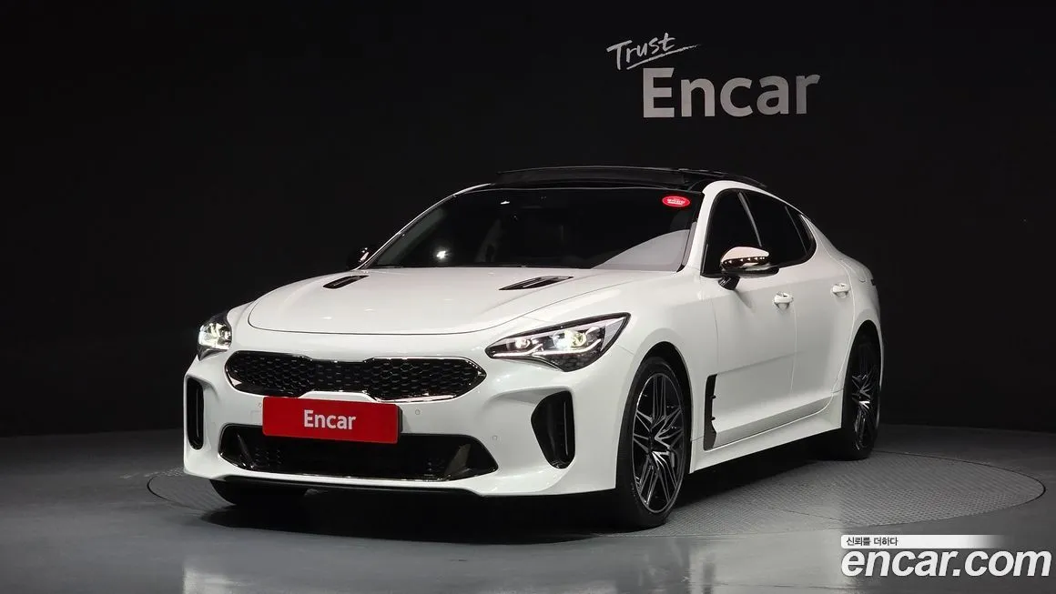 Kia Stinger — фото 1