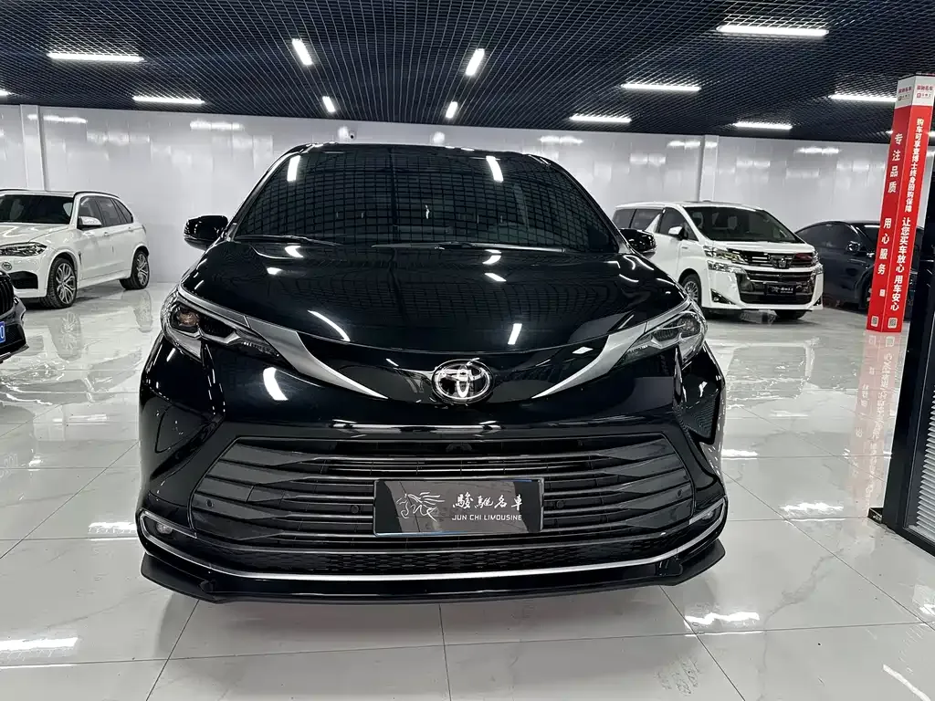 Toyota Sienna — фото 8
