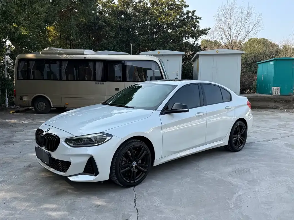 BMW 1 Series — фото 1