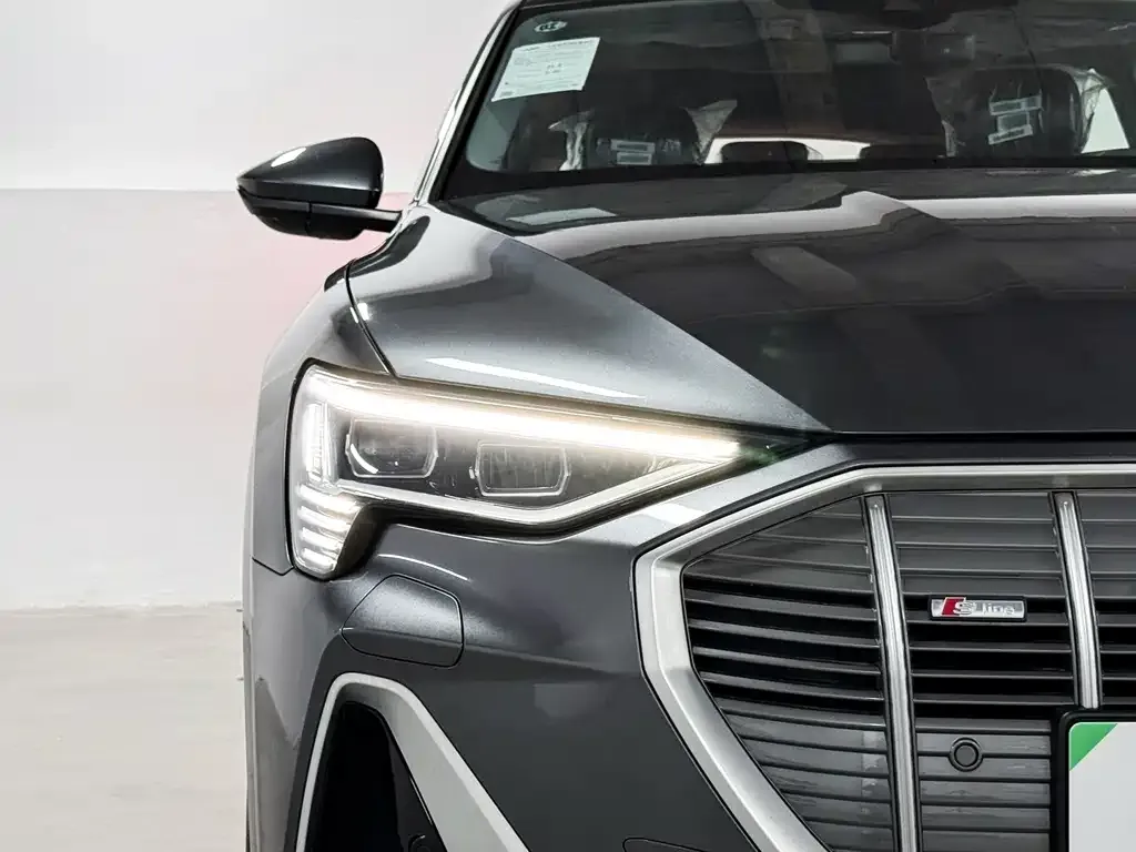 Audi e-tron — фото 2