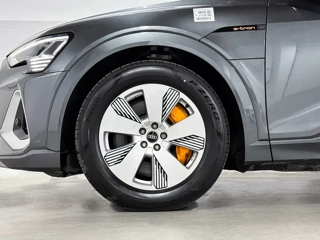 Audi e-tron — фото 4