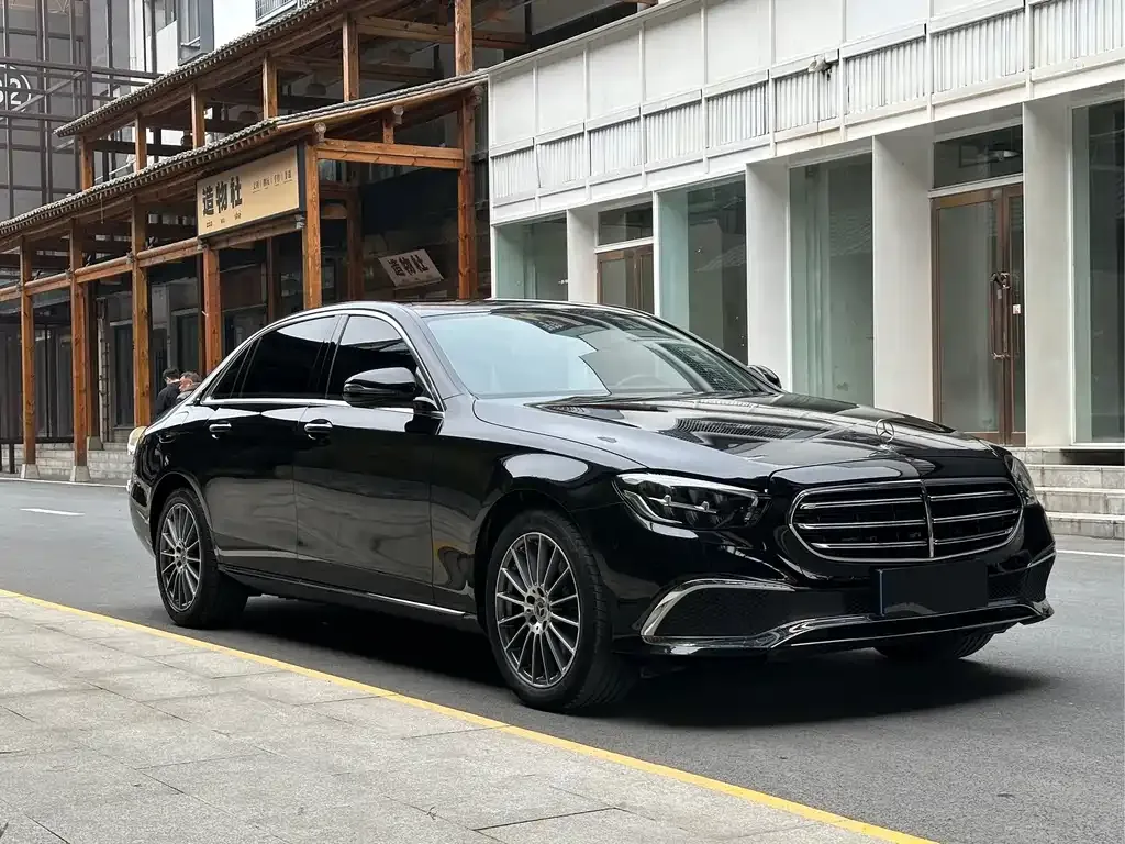 Mercedes-Benz E-Class — фото 2