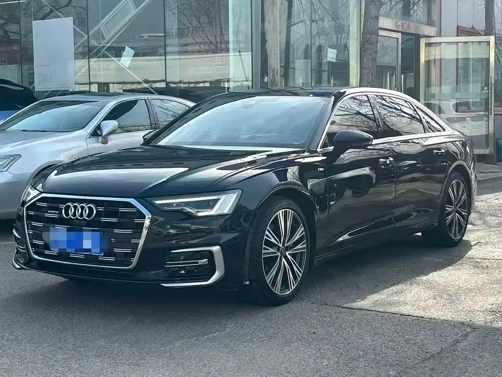 Audi A6L — фото 1