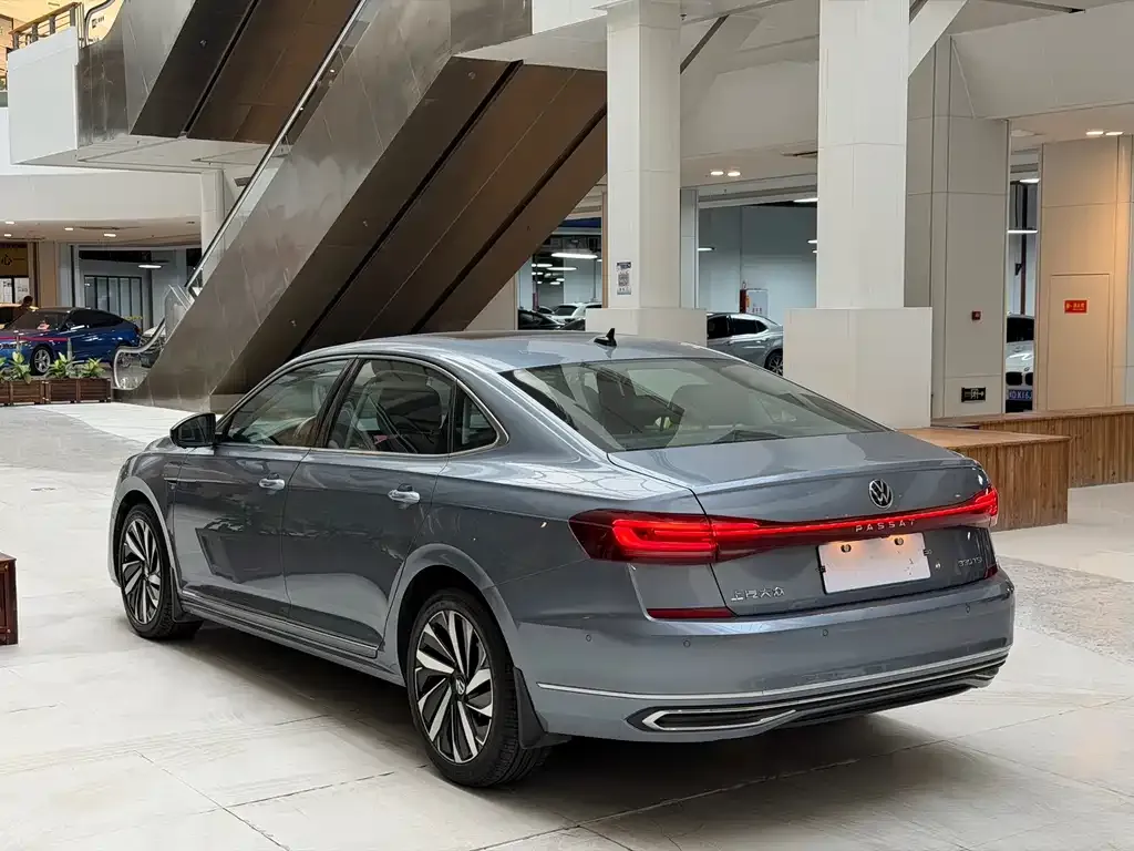 Volkswagen Passat — фото 8