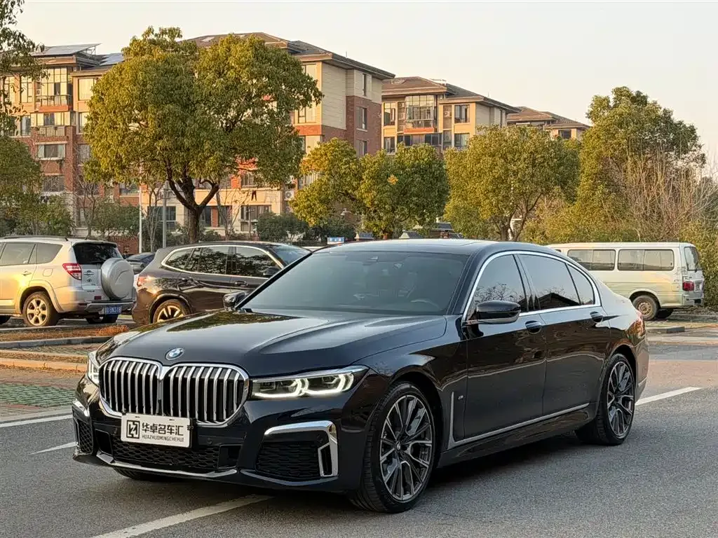 BMW 7 Series — фото 1