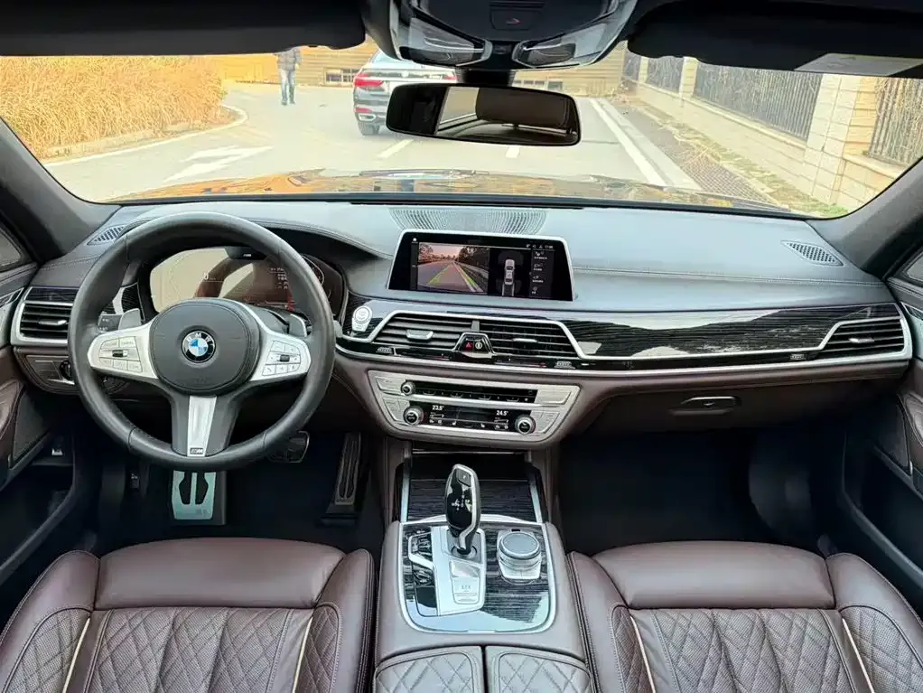 BMW 7 Series — фото 10