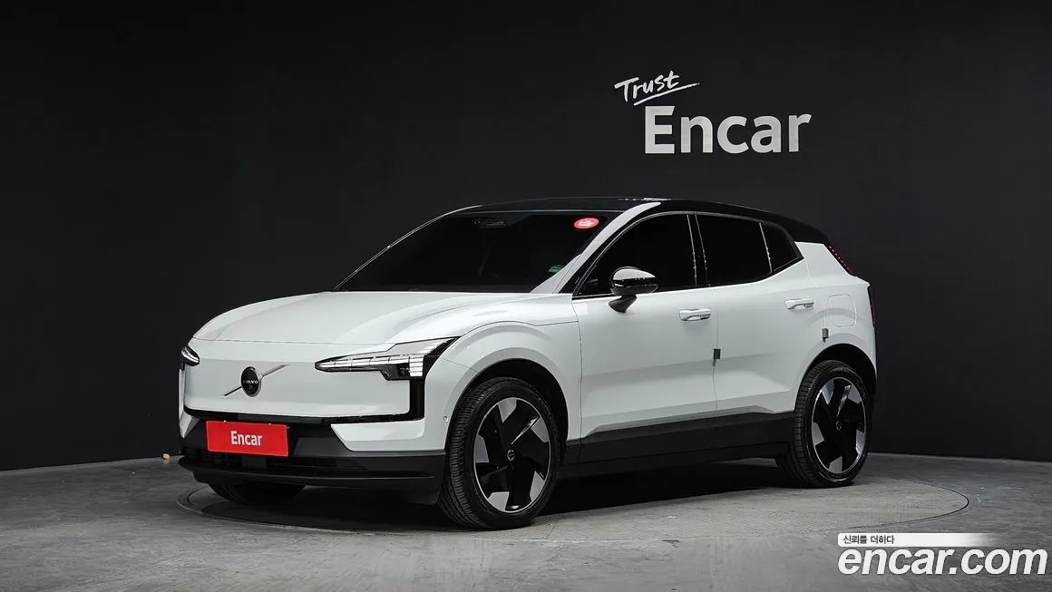 Volvo EX30 — фото 1
