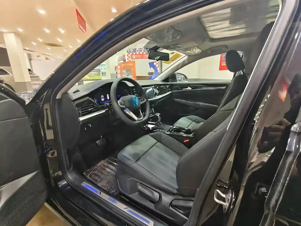 Volkswagen Passat New Energy — фото 10