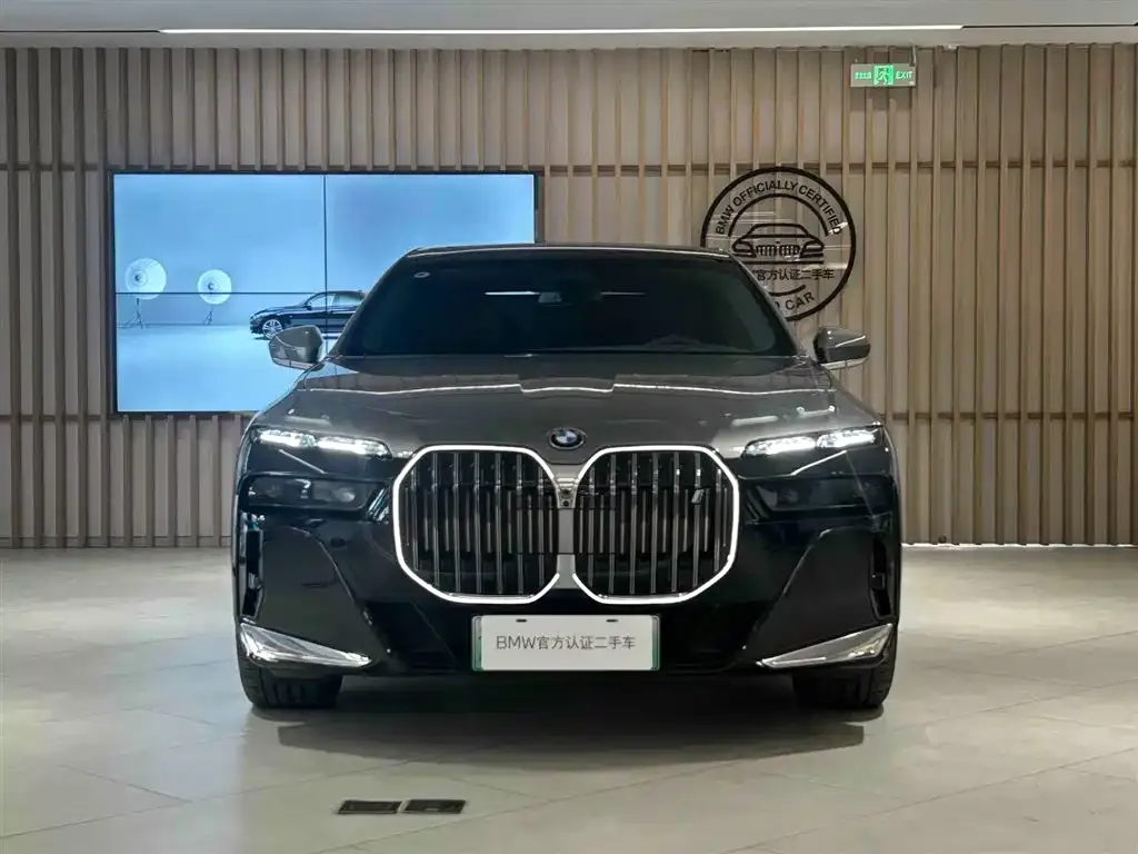 BMW i7 — фото 8