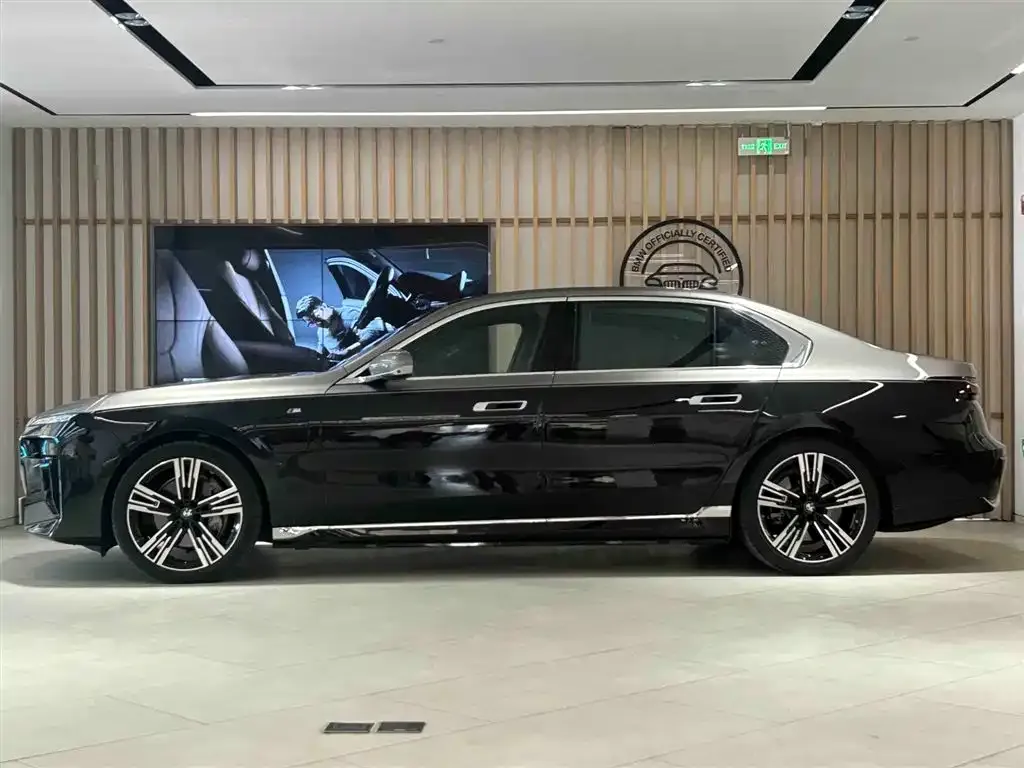 BMW i7 — фото 3