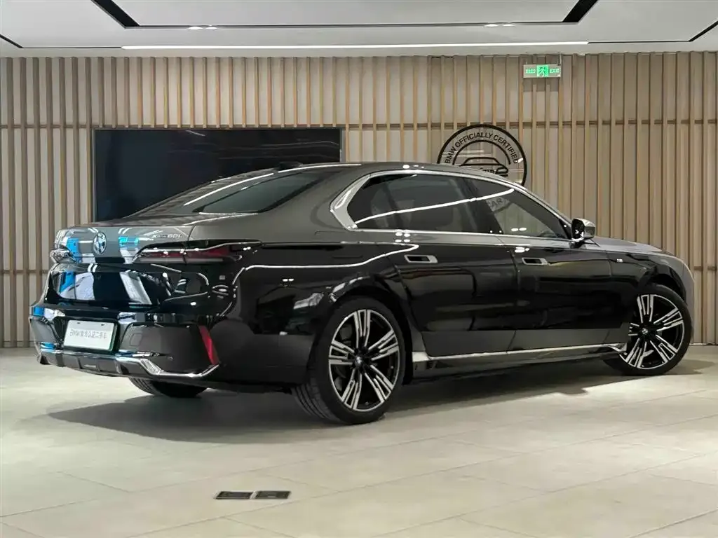 BMW i7 — фото 5