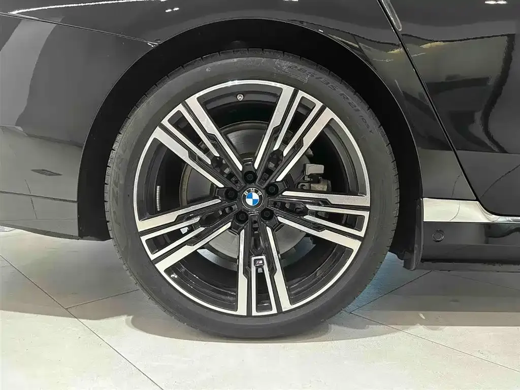 BMW i7 — фото 7