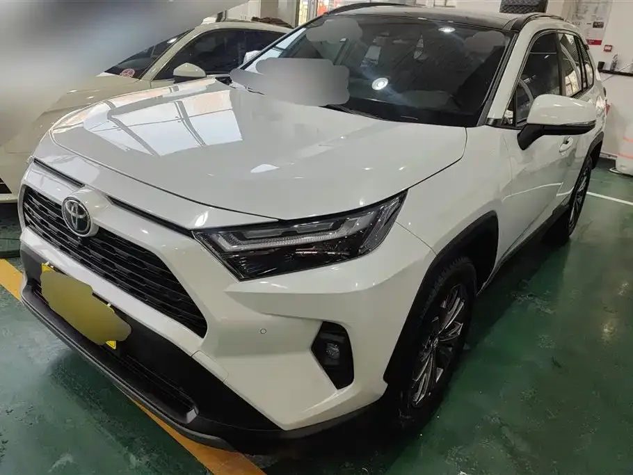 Toyota RAV4 — фото 1