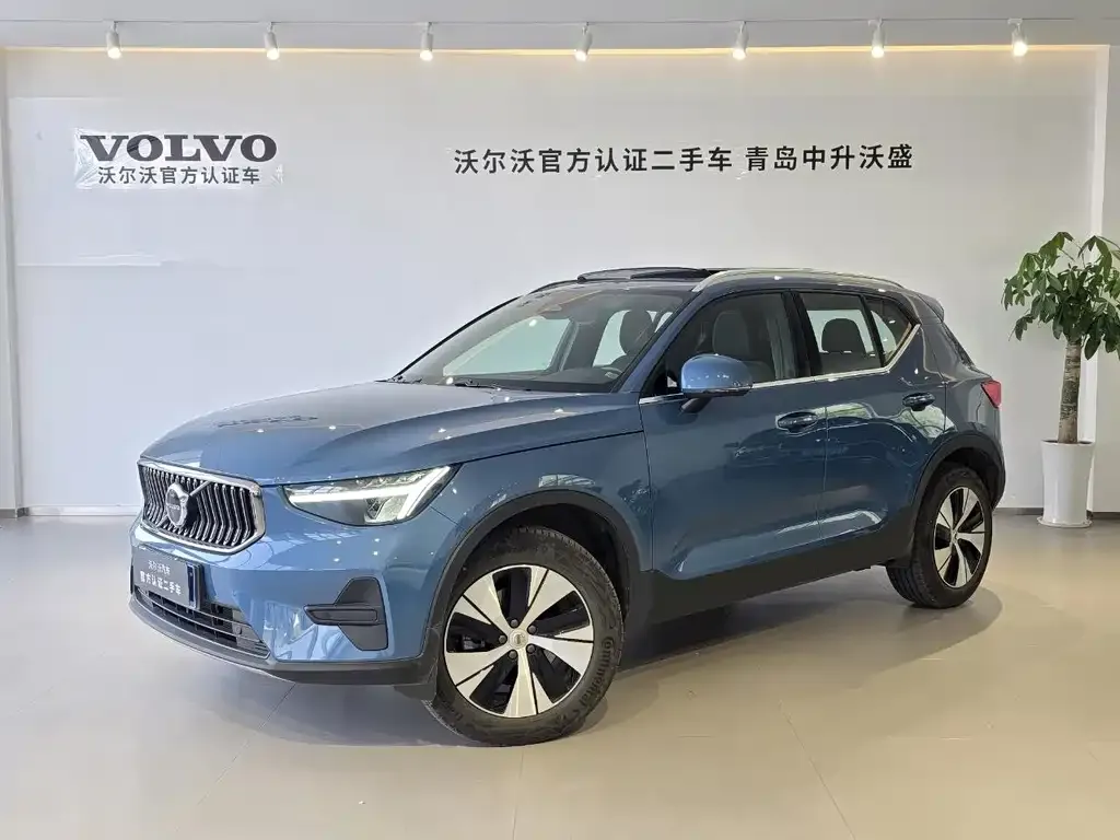 Volvo XC40 — фото 1