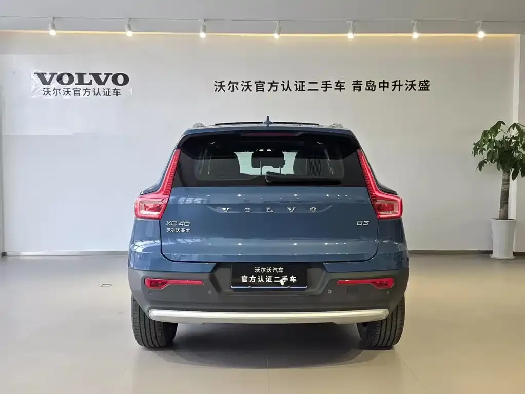 Volvo XC40 — фото 9